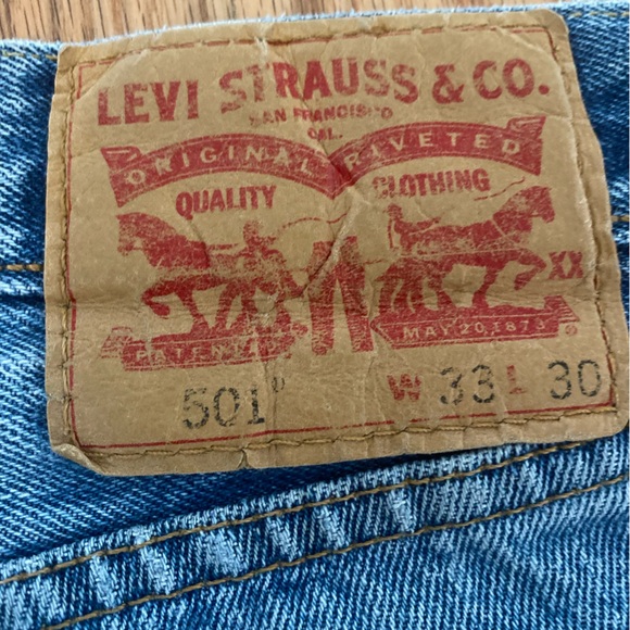 Distressed 501 Levi’s 33x30 - Picture 5 of 9